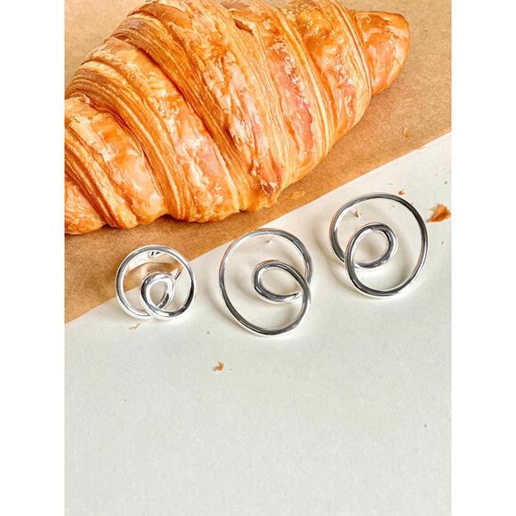 The French Ring - Picture 1 of 6
